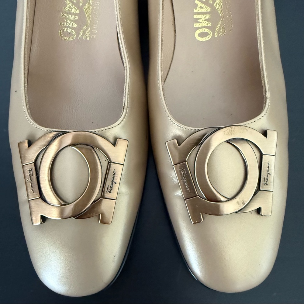 EUC Salvatore Ferragamo Low Block Heel Gancini Buckle Leather Pumps